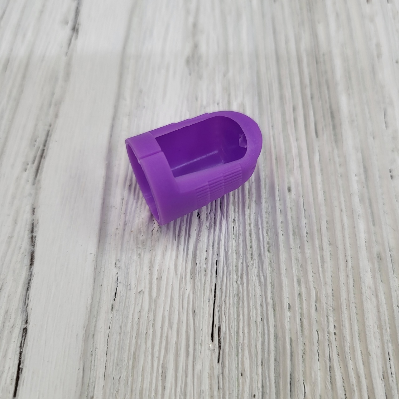 Наперсток пласт фиолетовый 2,3*1,5см